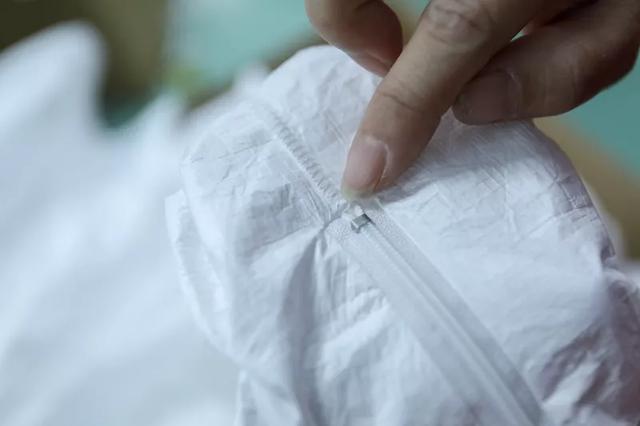 防護(hù)服緊缺？這家僅用了5天時(shí)間轉(zhuǎn)產(chǎn)防護(hù)服，日產(chǎn)量已達(dá)9000件